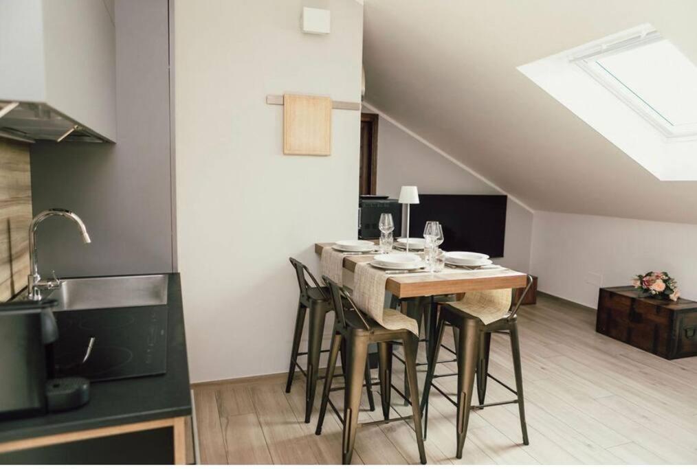 Apartmán Casa Savo - Parcheggio Gratuito Nella Blu Area Janov Exteriér fotografie